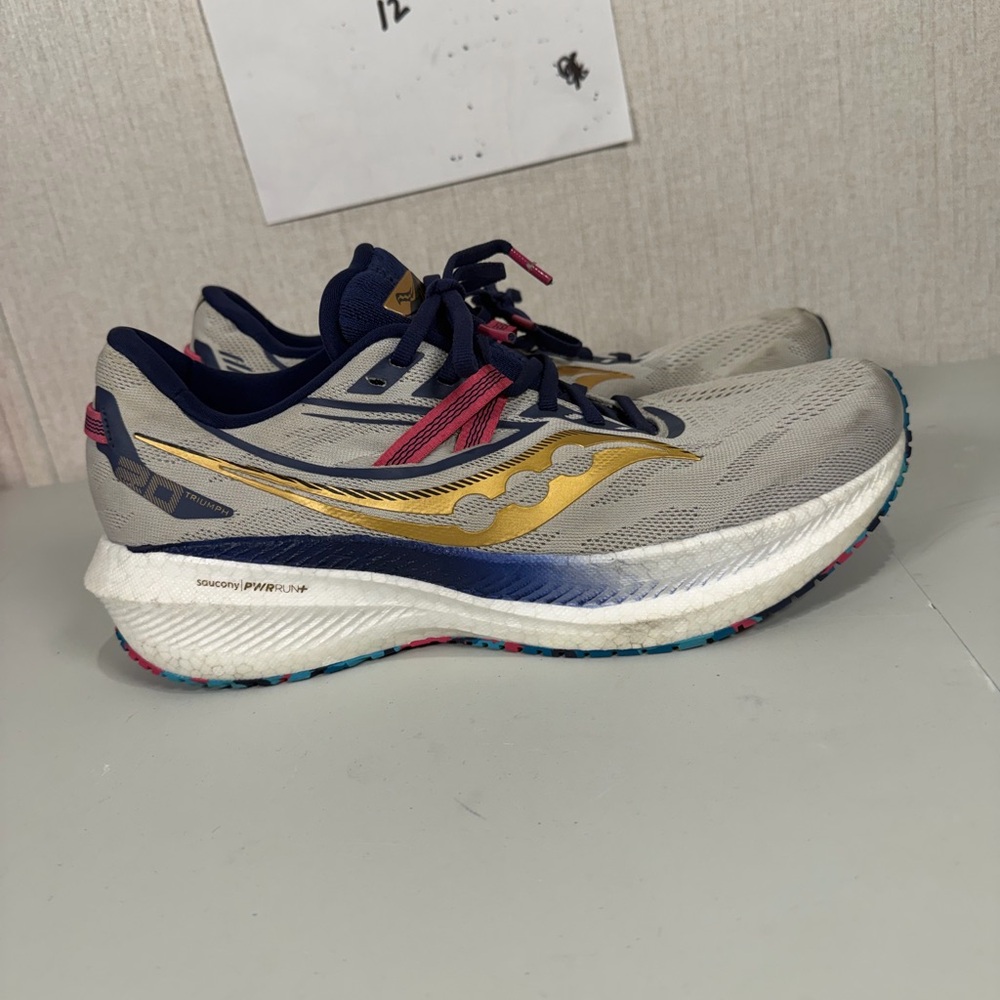 Size 10 - Saucony Triumph 20 Prospect Glass